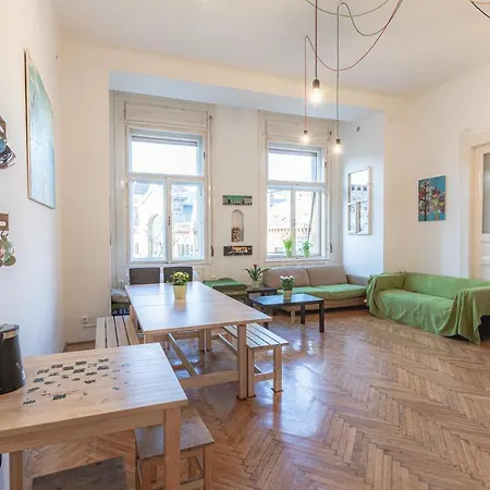 بيت شباب Spicy بودابست